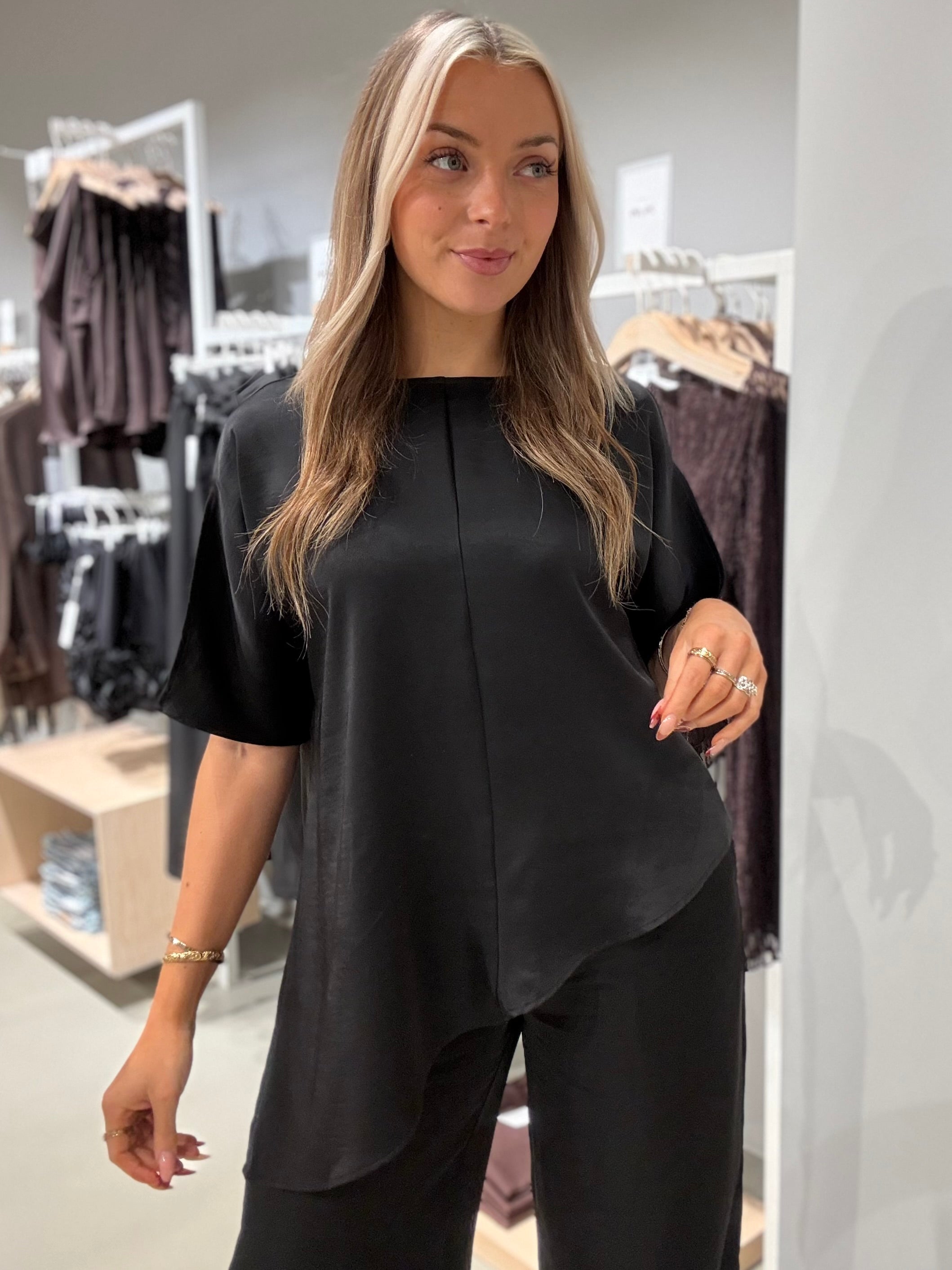 OBJCHILLI Top - Black